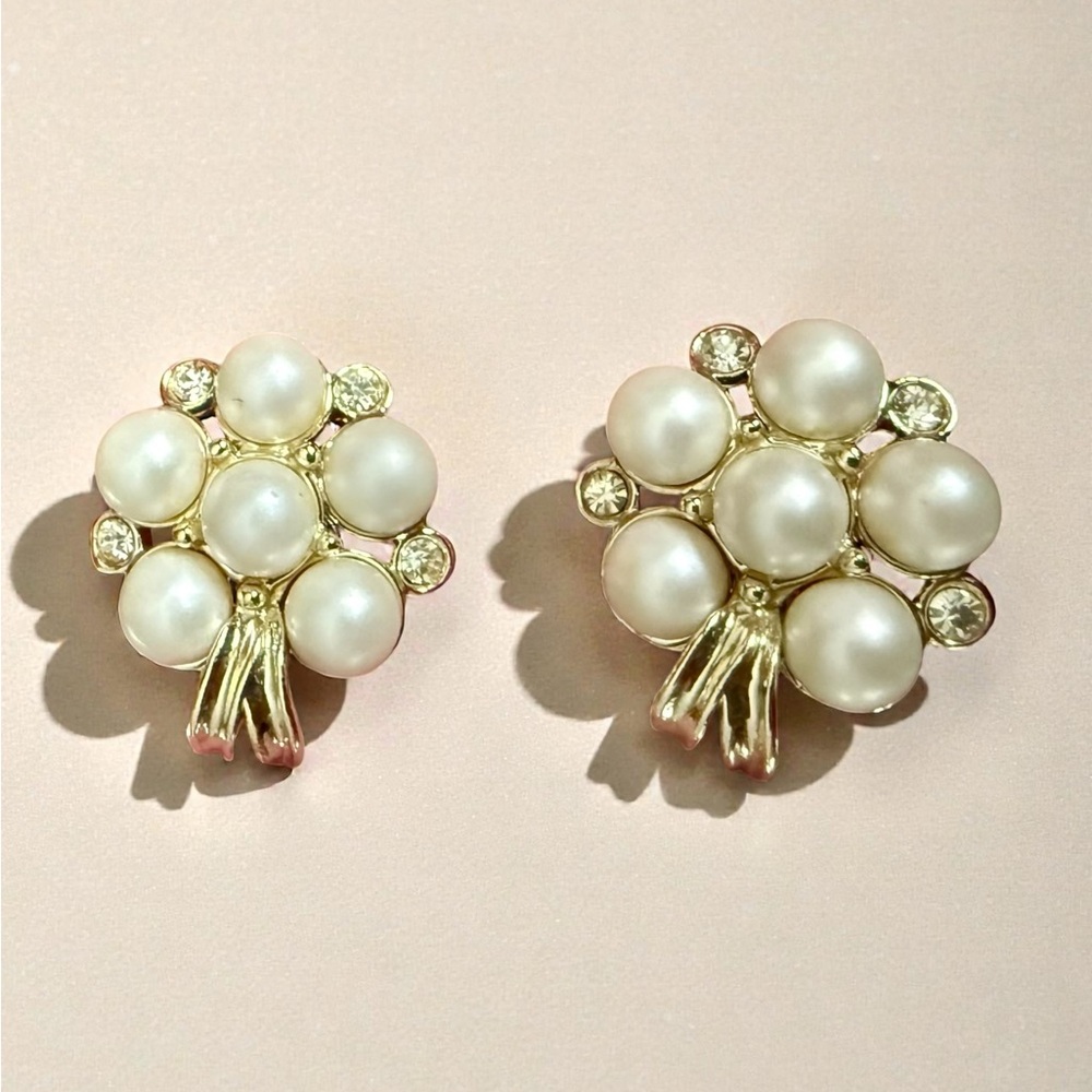 VINTAGE SARAH COVENTRY Cluster Clip Earrings